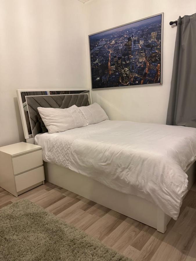 Quarto em Acomodações Particulares Spacious And Homely One Bedroom *