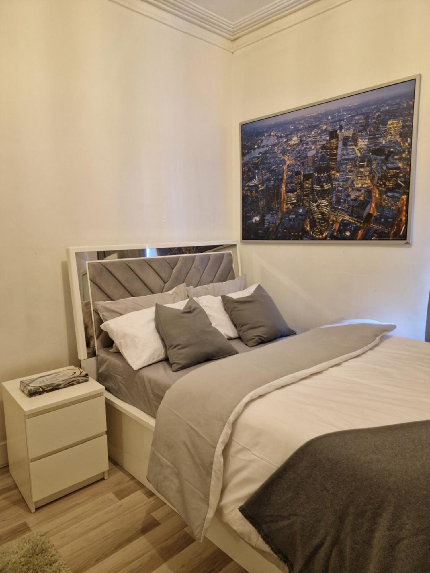 Spacious And Homely One Bedroom Quarto em Acomodações Particulares
