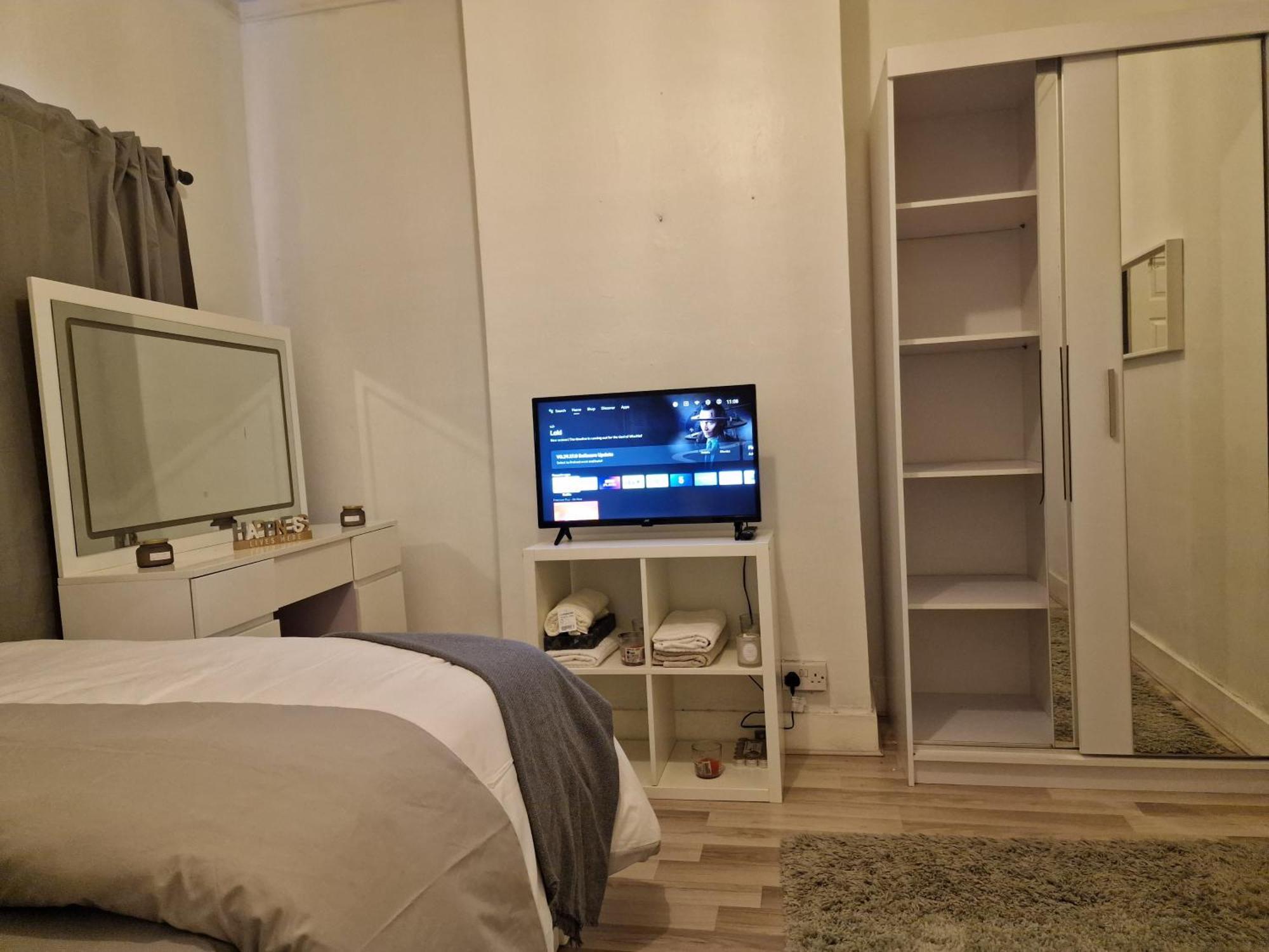 Quarto em Acomodações Particulares Spacious And Homely One Bedroom *